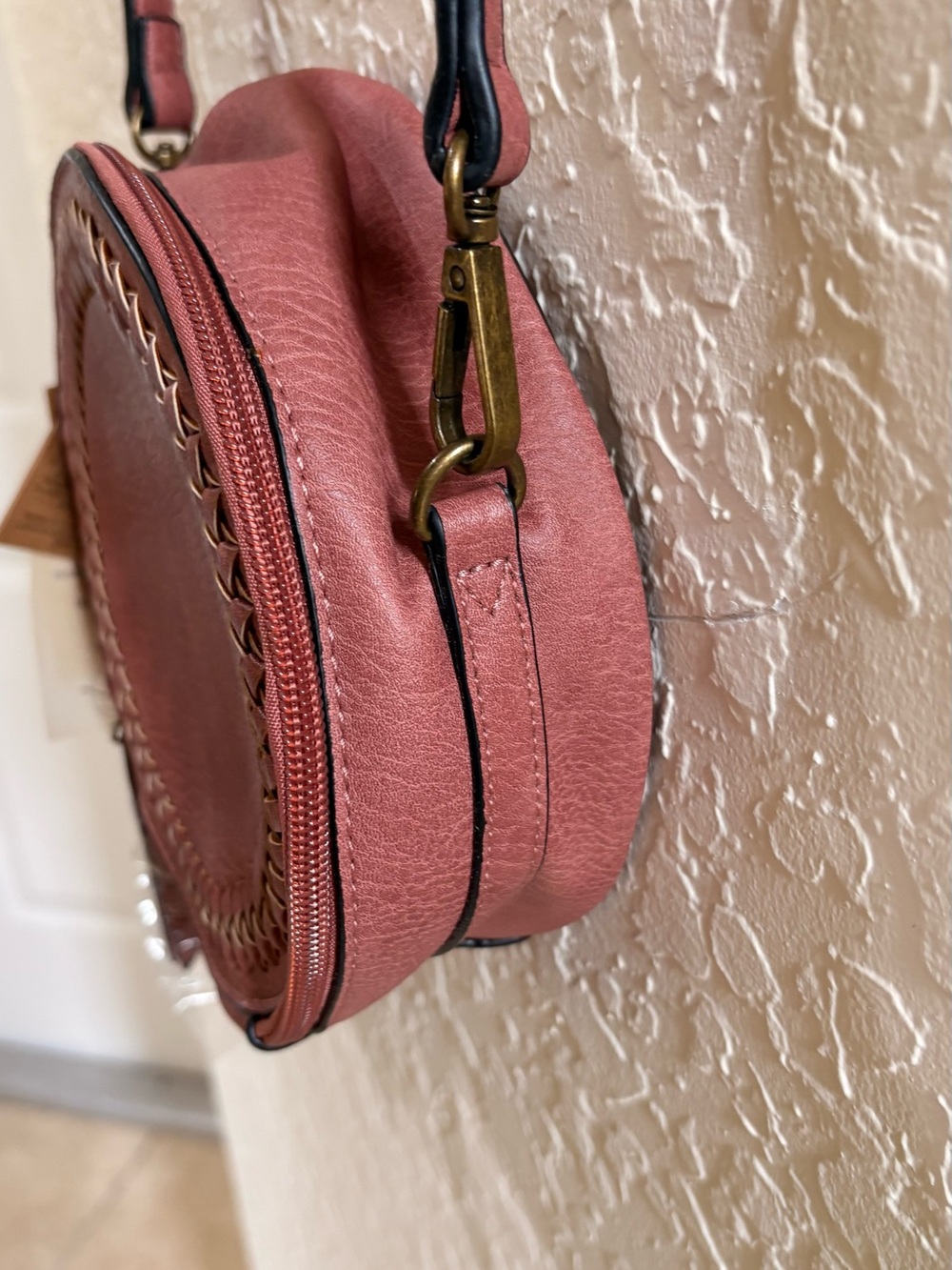 The Suzie classic crossbody round bag color nude NWT adj. strap boho style - Picture 5 of 10